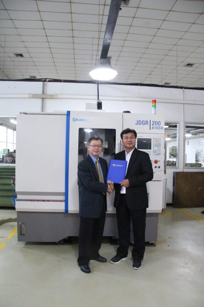 พิธีลงนามการส่งมอบ Jindiao CNC Engraving Machine รุ่น JDGR200