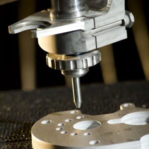 เครื่องตัดโลหะแผ่นด้วยน้ำ ( วอเตอร์เจ็ท : Waterjet ) ที่มีประสิทธิภาพการตัดที่แม่นยำสูงสุด