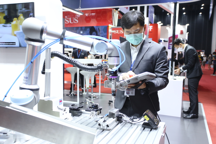 COBOT encourage the manufacturing industry in to produce sophisticated