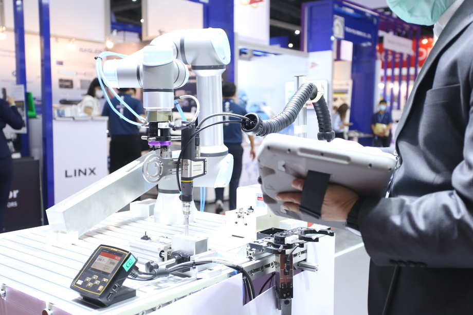 COBOT encourage the manufacturing industry in to produce sophisticated