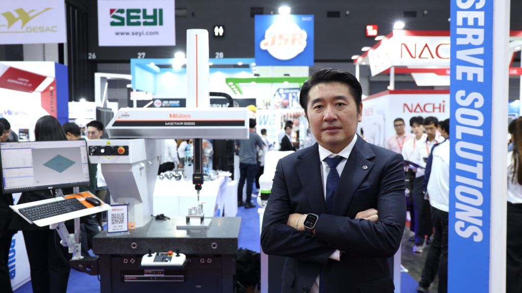Annop Jirojjaturonn , Executive Director