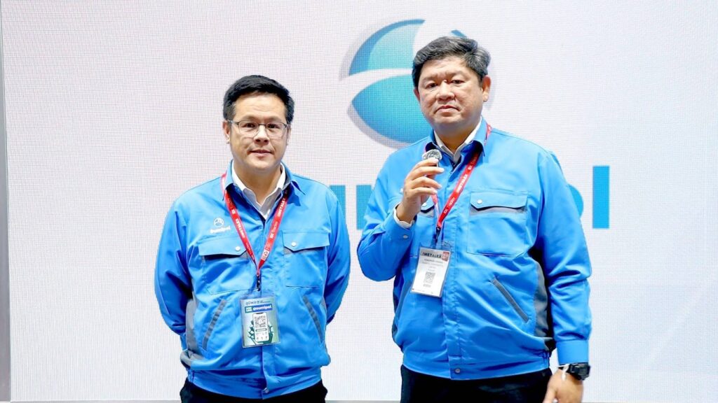 Kiatsak Keshsathira , Engineer Manager (Left) , Pongphun Chaigul , Partnerships Manager (Right)