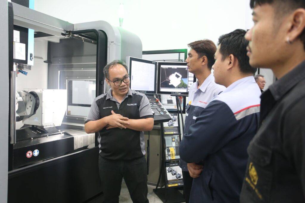 5-Axis-Machining Centers – VMX 30UDi