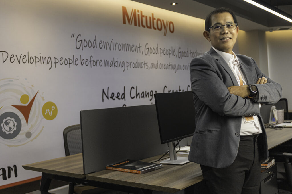 Mr. Kawee Bunsuwan, General Manager of Mitutoyo Thailand Co., Ltd. บริษัท มิตูโตโย ประเทศไทย จำกัด คุณกวี บุณสุวรรณ ผู้จัดการทั่วไป , บริษัท มิตตูโตโย ประเทศไทย จำกัด