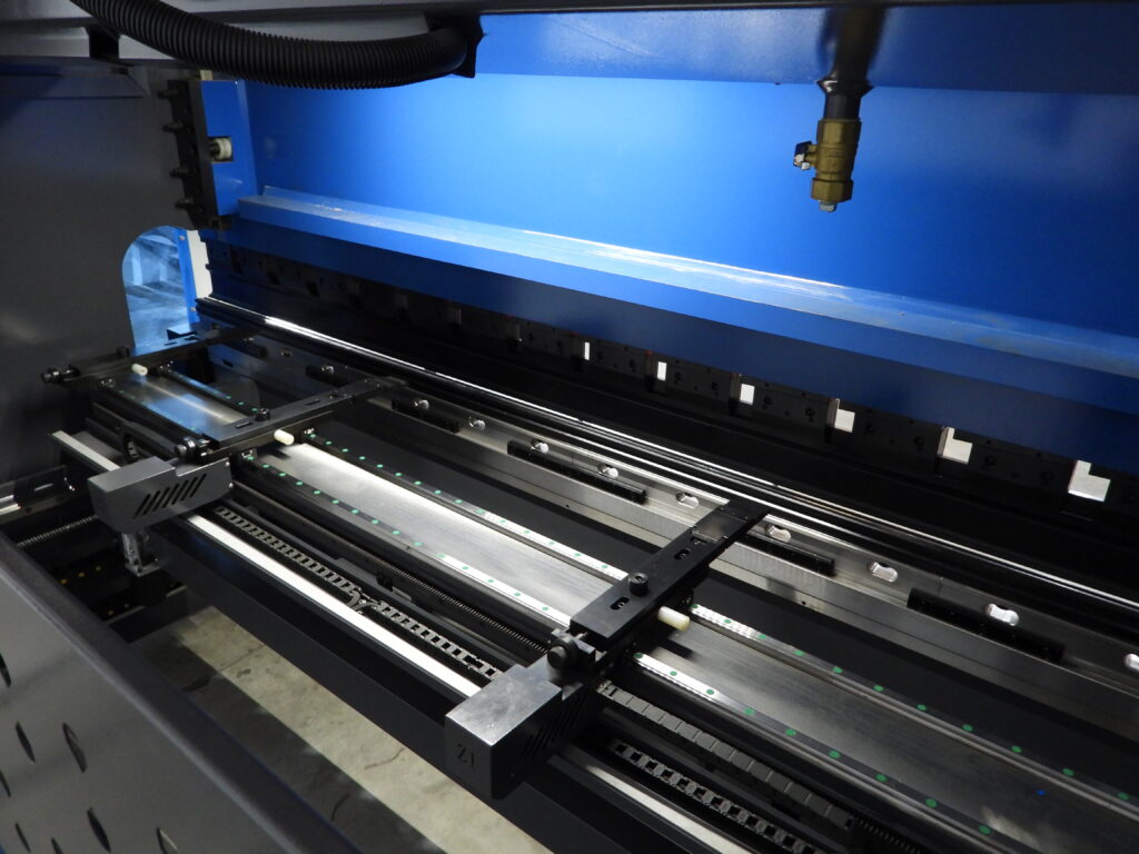 เครื่องพับโลหะ CNC รุ่น CHD Series