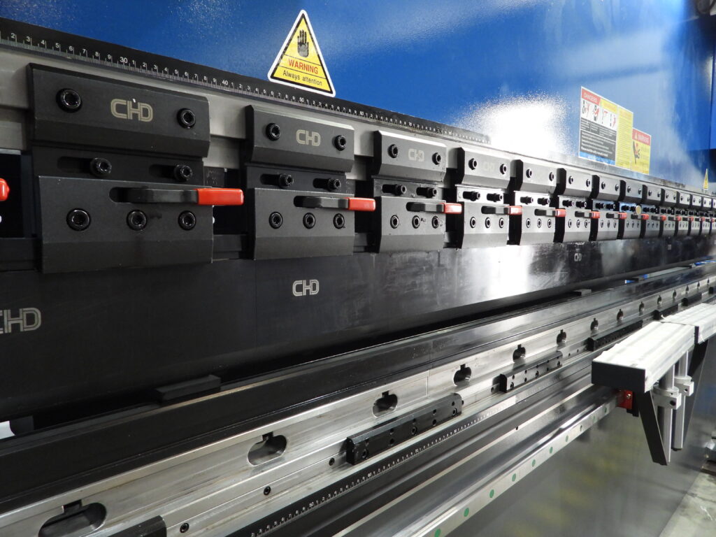 เครื่องพับโลหะ CNC รุ่น CHD Series
