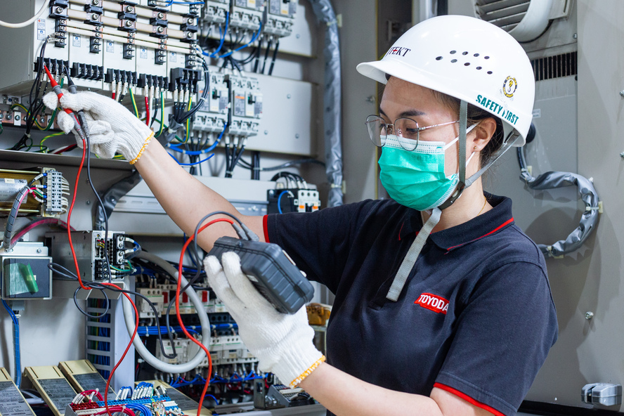 Japanese Automotive Innovation: Leading the World into the Future with Sustainable Technology