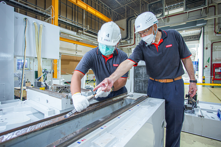 Japanese Automotive Innovation: Leading the World into the Future with Sustainable Technology