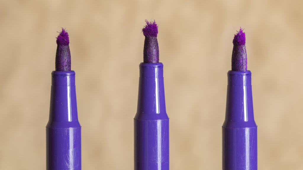 ภาพปากาเมจิกหัวปากบานจนไม่สามารถใช้งานต่อได้