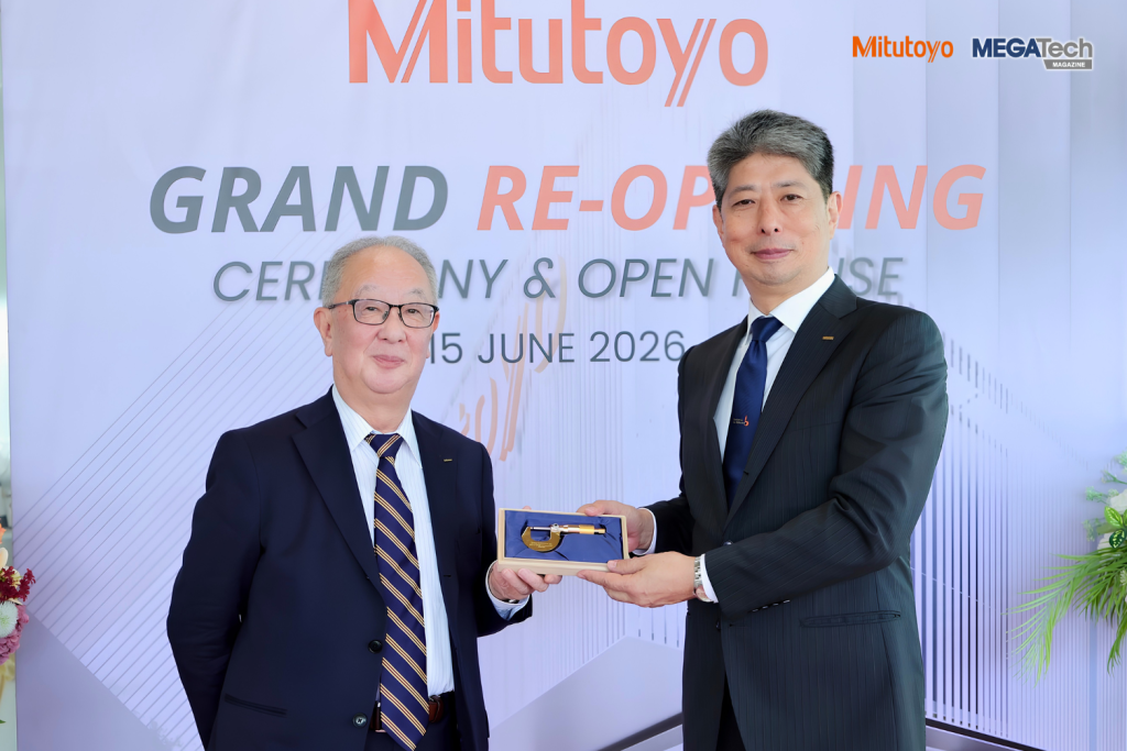 Mr. Shigeyuki Sasaki President of Mitutoyo Corporation , Japan (Left), Mr. Shunji Uchida, Managing Director of Mitutoyo (Thailand) Co., Ltd. (Right)